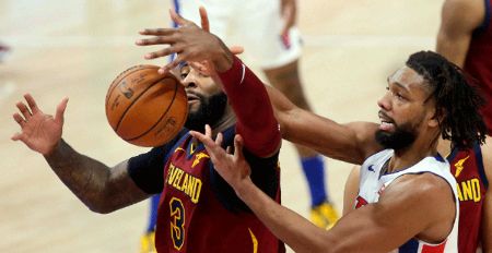 NBA-恩比德缺阵乐福半场伤退 庄神24+14骑士大胜76人