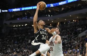 NBA-米切尔32分字母哥空砍准三双 利拉德22分 雄鹿100-112不敌骑士