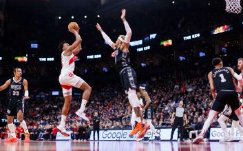 NBA-文班亚马27+14+10盖帽瓦塞尔25分 马刺122-99大胜猛龙