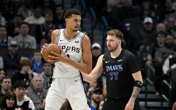 NBA-东契奇27+9文班26分 欧文34+9独行侠116-93大胜马刺