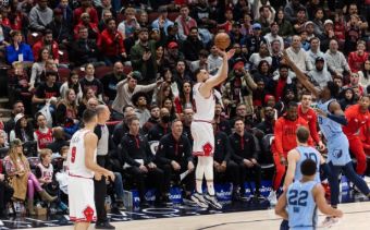 NBA-拉文36+9莫兰特空砍三双 德罗赞31分 公牛128-107逆转灰熊