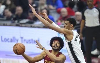 NBA-文班亚马24分阿伦29+16 米切尔17分 骑士117-115险胜马刺