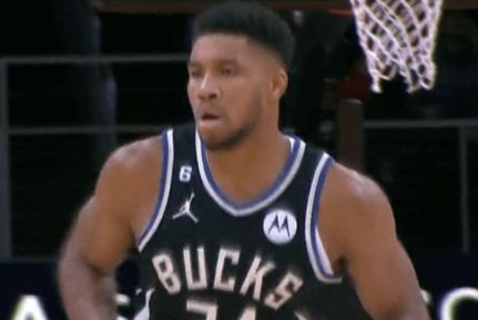 NBA-穆雷准三双字母哥空砍25+7 雄鹿98-117负老鹰遭赛季首败