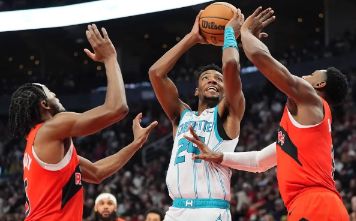 NBA-巴雷特23+9奎克利砍两双 猛龙111-106送黄蜂4连败