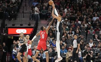 NBA-文班亚马13+10范弗利特21分 格林16+7火箭103-101险胜马刺