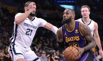 NBA-詹姆斯空砍32+7小贾伦31分 浓眉31分 湖人113-127负灰熊遭四连败