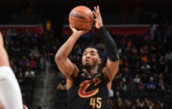 NBA-米切尔轰32+5莫布利20+13 骑士102-94力克活塞避连败