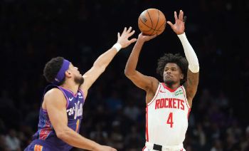 NBA-布克轰35分杜兰特拿下24+7+6 太阳110-105险胜火箭送其3连败