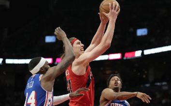 NBA-马克西缺阵乌布雷32分 奥利尼克18+11猛龙120-135不敌76人