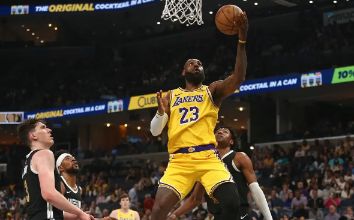 NBA-詹姆斯37+9杀死比赛浓眉36+14 湖人123-120险胜灰熊