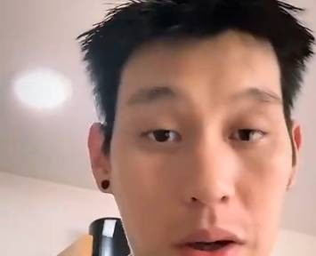 好多鞋！看看林书豪在奥兰多隔离酒店的环境