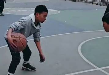 一板一眼！凉山的小弟弟们加油！以后争取打职业联赛