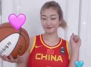 美不？女篮球员李梦拍摄变装视频