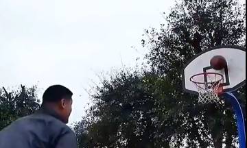 筑梦者姚明！姚明曾去乡村助力篮球 和村民开心打球