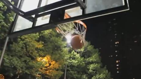 就轻轻松松呀！NBA球星单挑路人合集