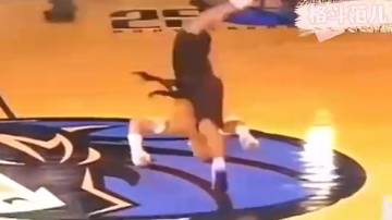 托尼贾在nba现场表演泰拳！