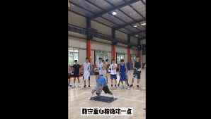 篮球训练师教学：后撤步跳投基本动作