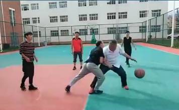硬气！这村里打篮球的强度不输NBA啊