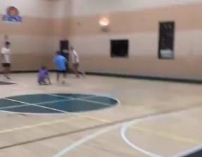 励志！这就是对篮球的爱吧