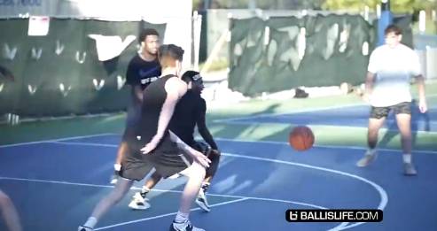 水平如何？1米68的篮球狂人Aquille Carr