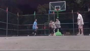 这么狠？！这个算犯规吗？