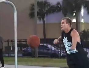 梦想不灭！感受下这个独臂男孩是如何打球的