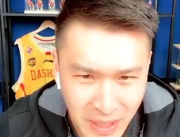 聊一下杨鸣指导？霍楠：和他比颜值比不了 但我能站起来