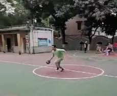 中圈开始三步上篮！就问你可以做到吗？
