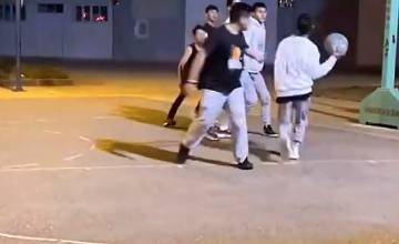 花得很！小伙子运球很丝滑啊