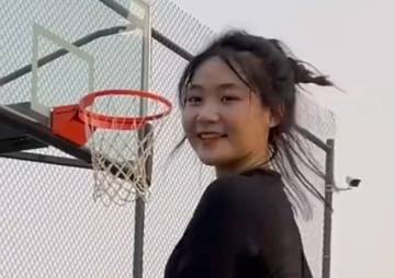 球场上遇到过这么肉肉的女生吗？