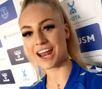 瑞士女足美女小姐姐阿丽莎向咱们吧友问好啦！