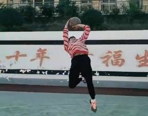 该如何形容这个后仰跳投？